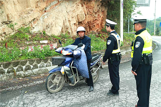 【湖北】【CRI原創】湖北巴東精細化管理道路交通 築牢山區平安路
