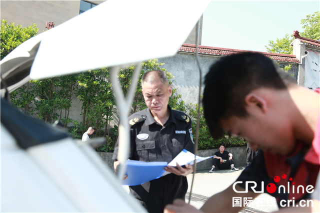 【湖北】【CRI原創】現代版“走鏢人”——探訪湖北省恩施州平安武裝押運公司（組圖）
