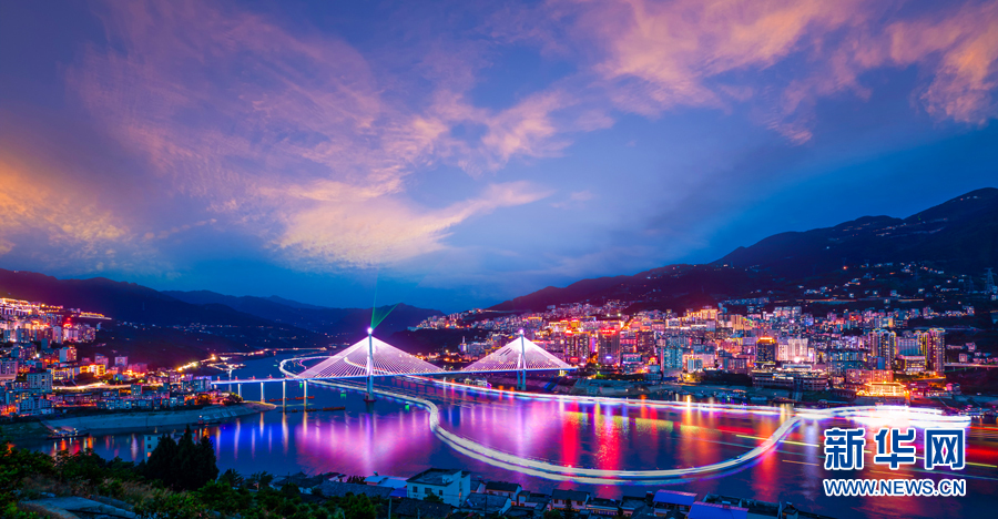 湖北巴東：峽江兩岸夜色斑斕
