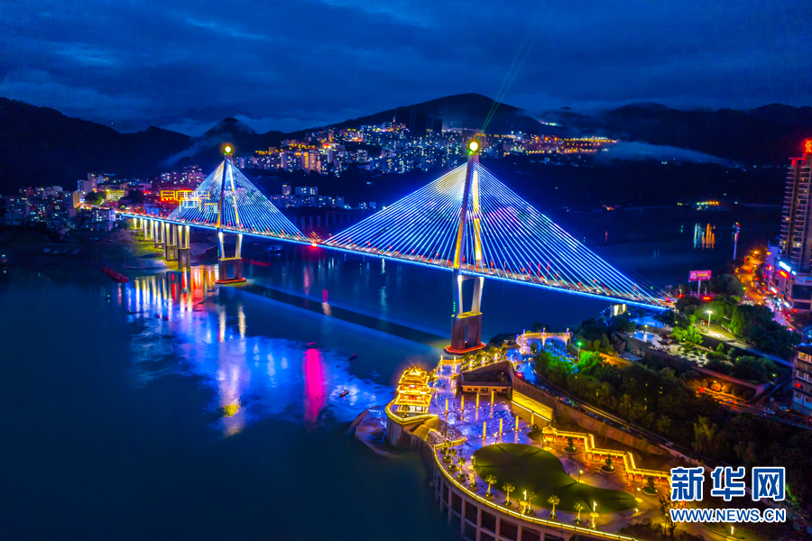 湖北巴東：峽江兩岸夜色斑斕