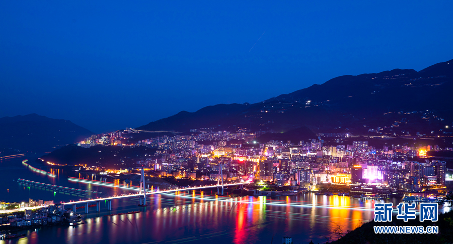 湖北巴東：峽江兩岸夜色斑斕
