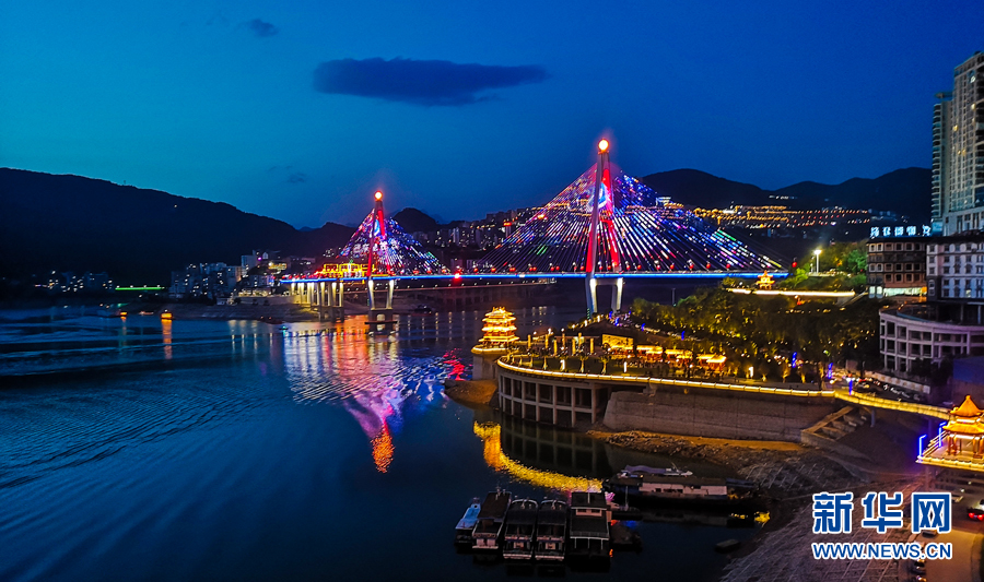 湖北巴東：峽江兩岸夜色斑斕