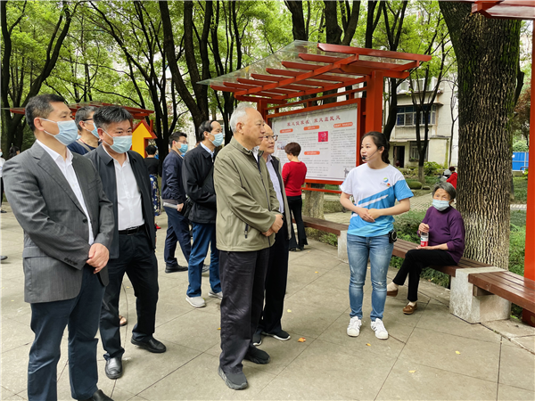 武漢東西湖區開展紅色主題教育活動 “五老”成員現場講黨史_fororder_圖片3