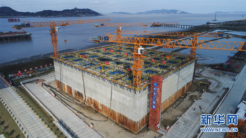 世界首例在深厚淤泥層中建造的超大型陸域沉井獲得成功