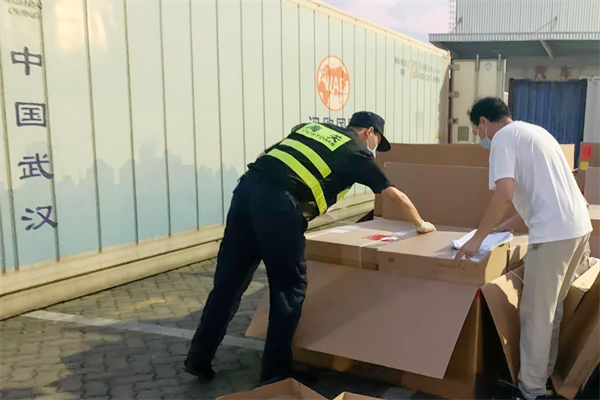 海關助力新冠病毒檢測試劑盒首次搭乘中歐班列（武漢）出口_fororder_圖片4
