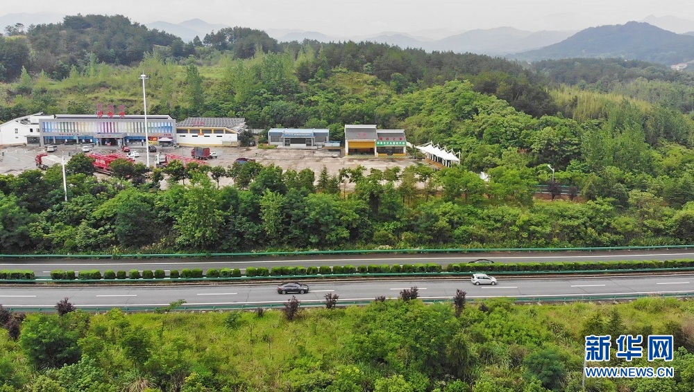 沿著高速看中國丨穿越大別山的致富路