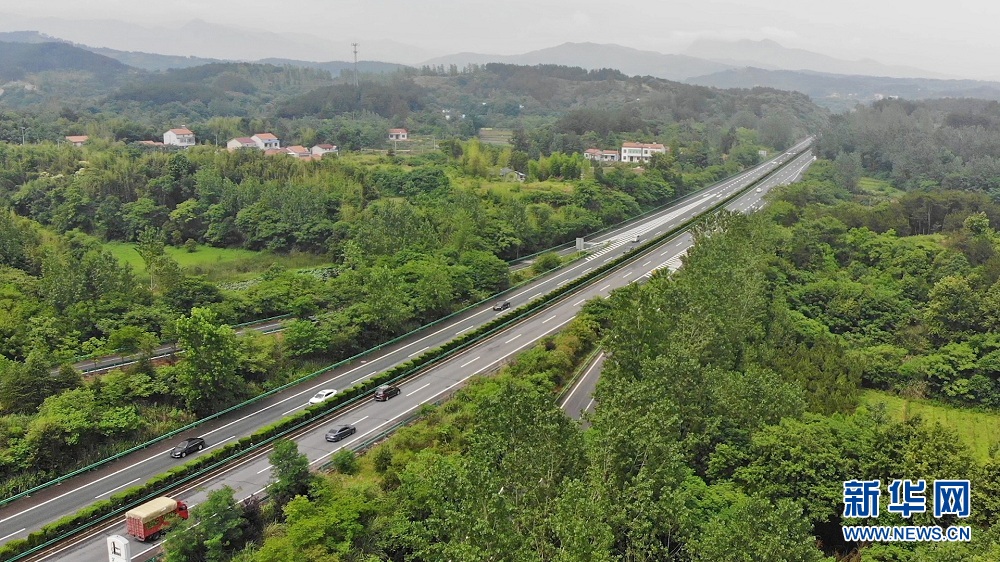 沿著高速看中國丨穿越大別山的致富路