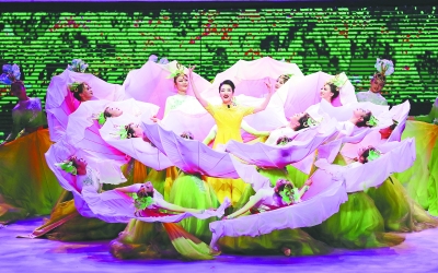 武漢市慶祝中國共産黨成立100週年文藝演出舉行
