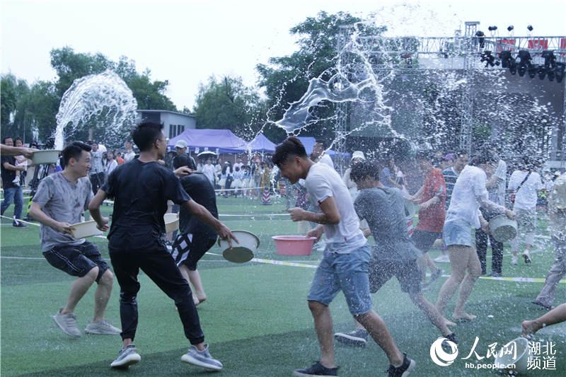 武漢高校舉辦少數民族學生文化交流節