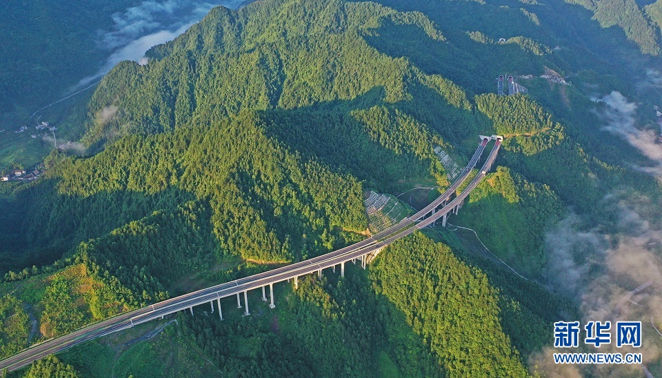 “玉帶”繞青山 助力振興夢