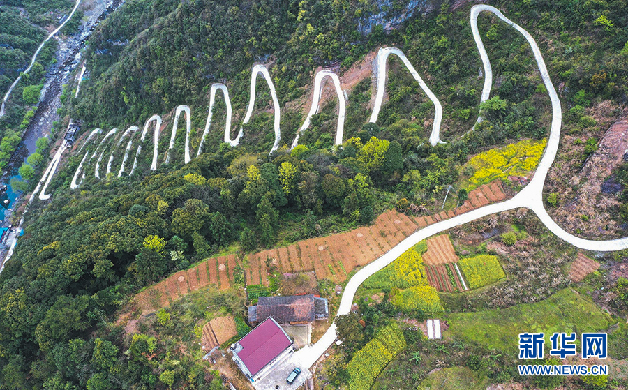 宜昌五彩公路蜿蜒曲折層層迭起