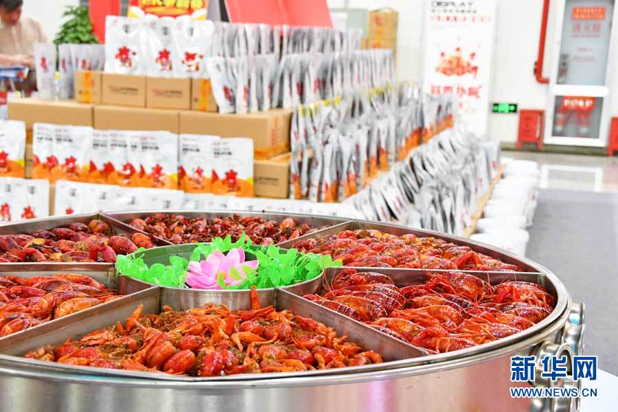 潛江：龍蝦節展館美食多 八方遊客飽口福