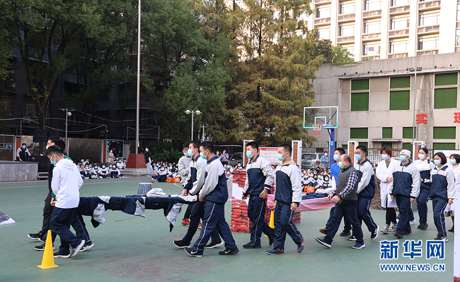 防空演練增強學生國防意識根植愛國精神