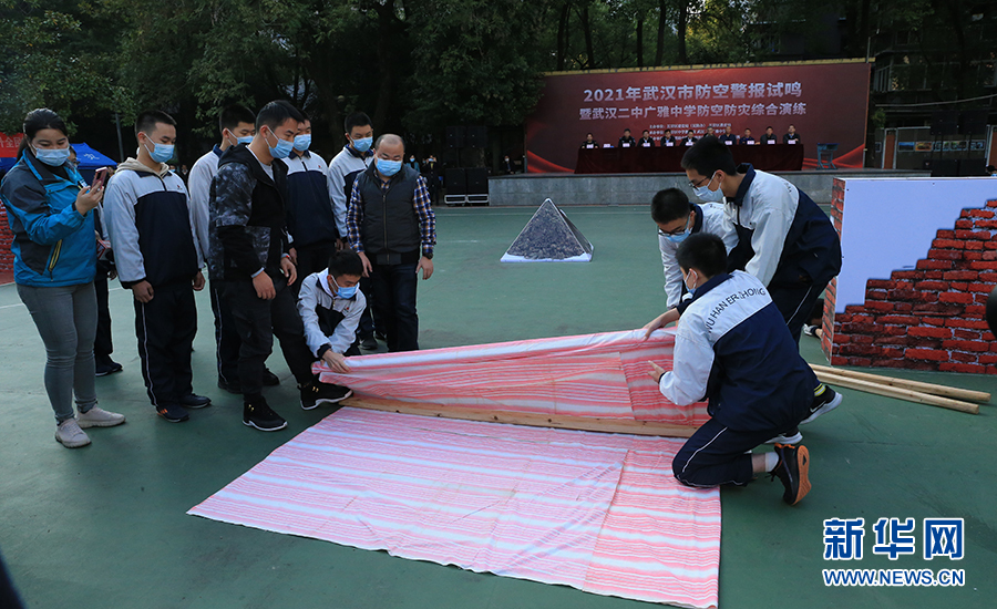 防空演練增強學生國防意識根植愛國精神