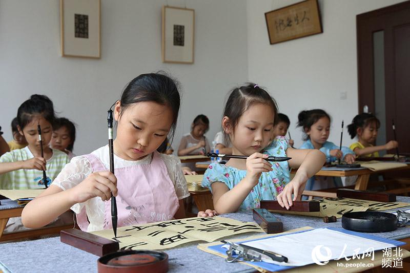 湖北襄陽：書法小課堂 充實過暑假