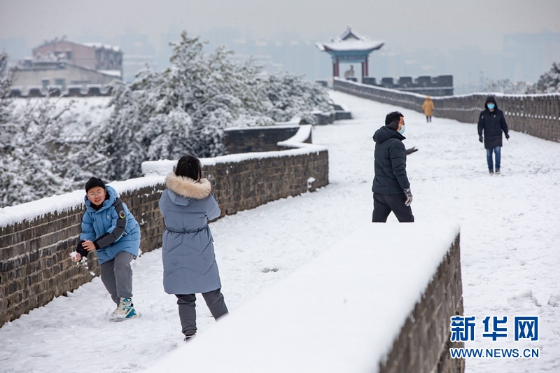 湖北襄陽：雪落古城 景色如畫