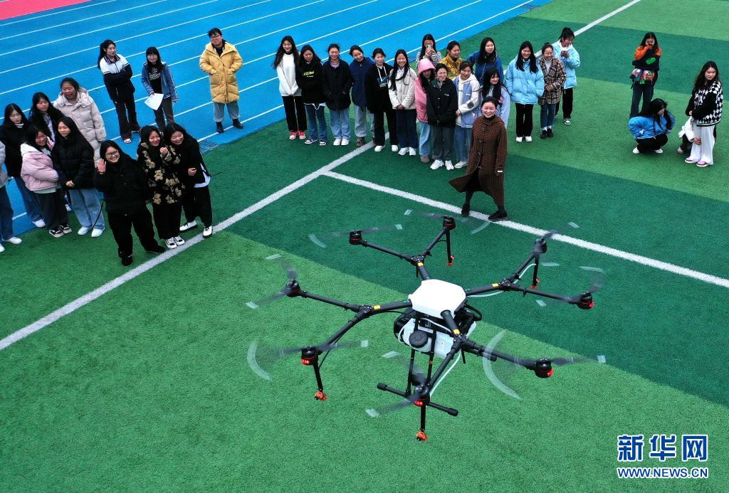 湖北恩施：無人機“飛”進職教課堂