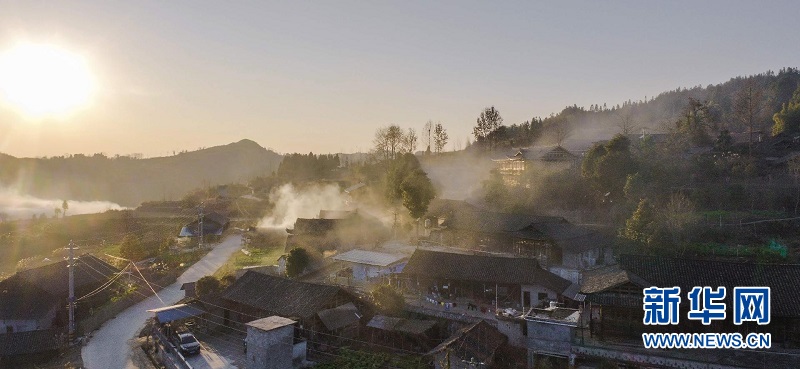 湖北來鳳：鄉村振興綻放“鳳城山春圖”