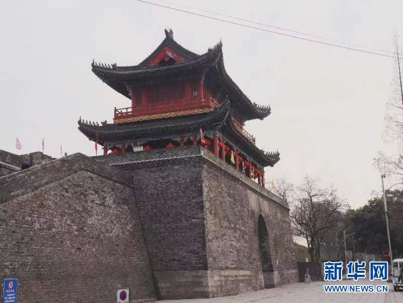 湖北荊州古城墻頂部全線貫通 三處城門景點免費開放