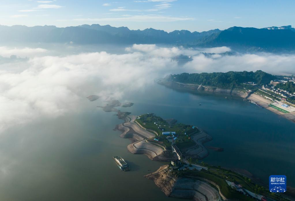湖北秭歸：雲霧繚繞三峽美