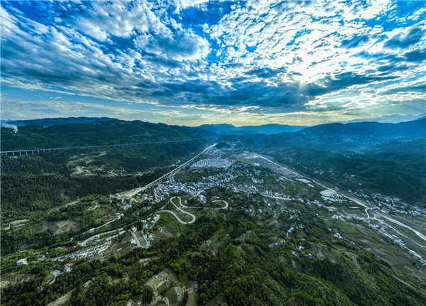 搭乘“1.75倍速”高鐵 湖北巴東發展提速_fororder_圖片3