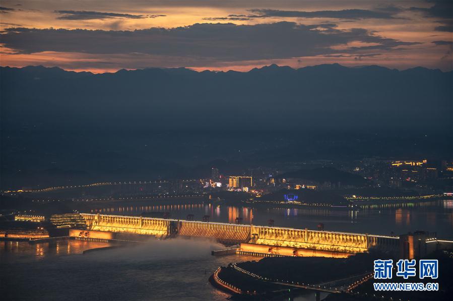 三峽工程夜色美