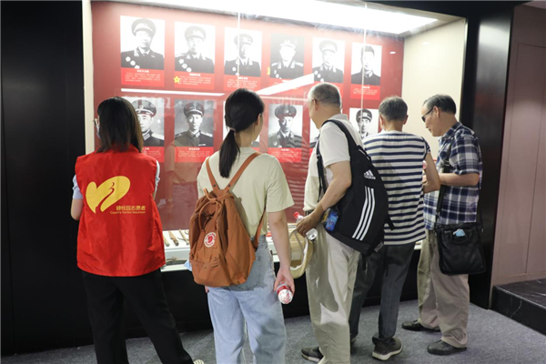 慶祝建軍95週年革命文物暨名人雕塑展在石門峰紀念公園啟幕_fororder_圖片3