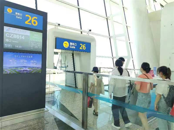 緊急馳援 南航運送590名湖北醫療隊員飛赴海南_fororder_圖片1