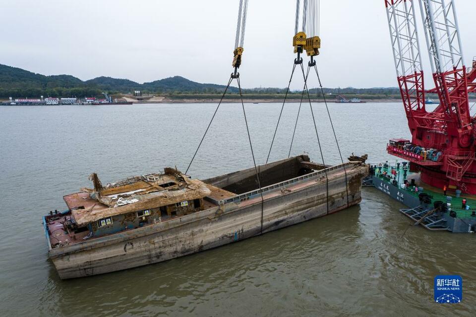 長江幹線礙航歷史沉船應急搶險打撈工作首次實施