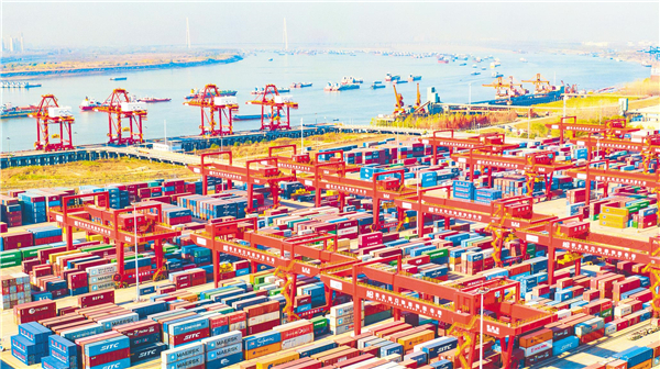 武漢港口吞吐量再創新高 提前一個月超2021年總量_fororder_01