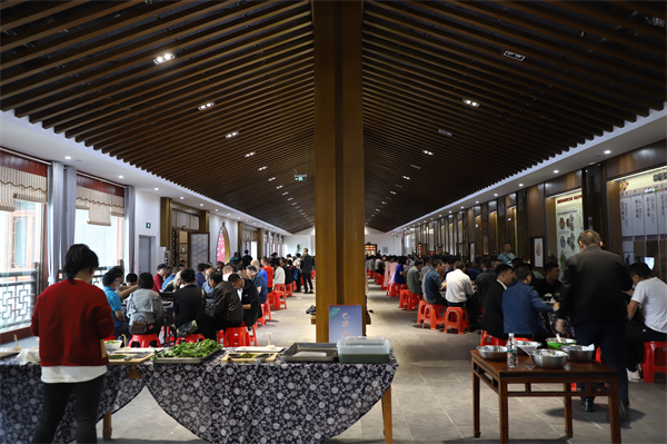 湖北巴東：品全茶宴美食 賞長江邊美景_fororder_圖片11
