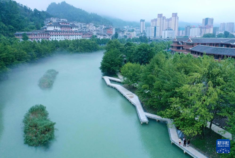 湖北宣恩：灘塗建公園 共享生態美