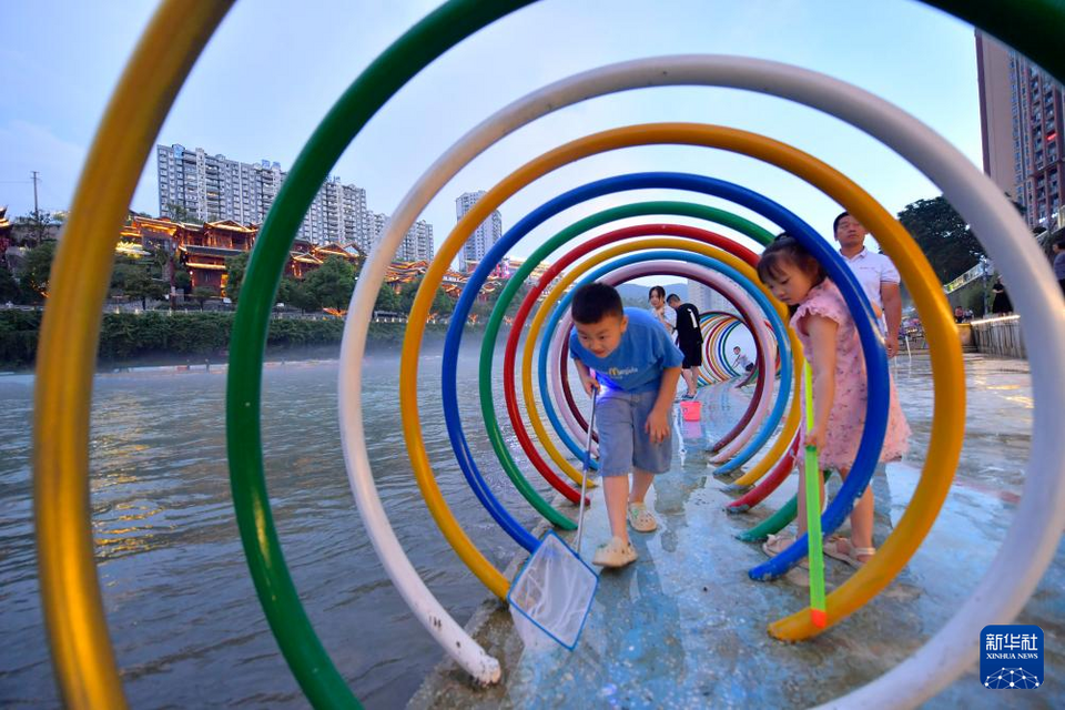 湖北宣恩：灘塗建公園 共享生態美