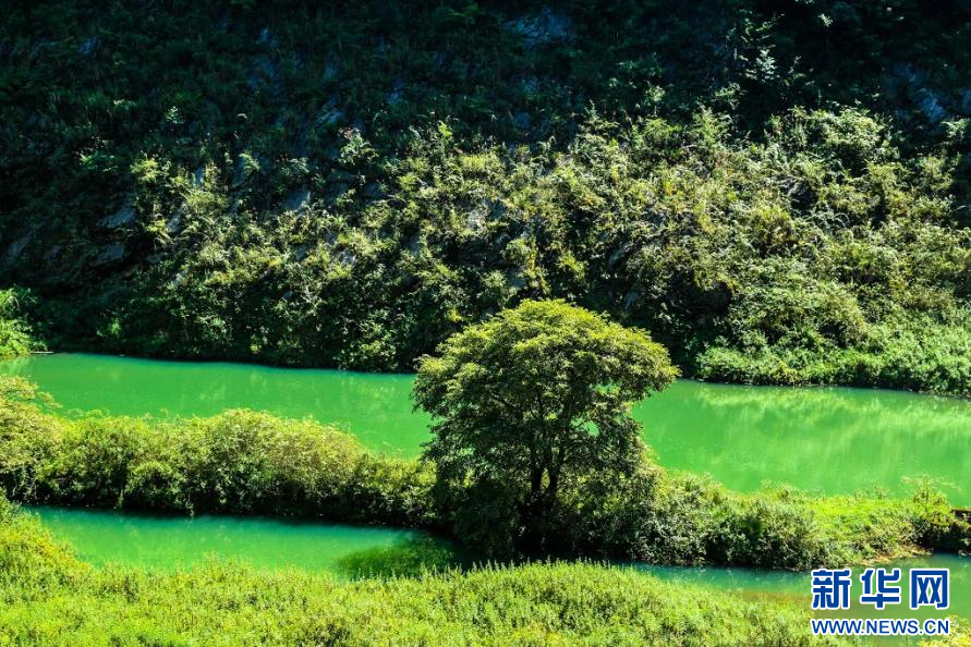 湖北鶴峰：小河彎彎 山野慢行