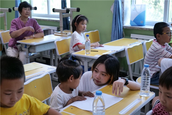 這個暑期 中國地質大學老師把育人工作做到 學生家中、實踐基層和實習一線