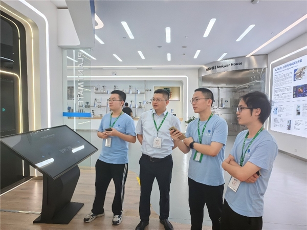 這個暑期 中國地質大學老師把育人工作做到 學生家中、實踐基層和實習一線