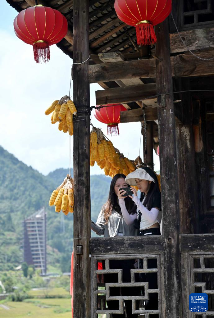 古寨豐收圖景