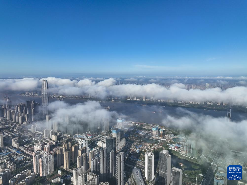 湖北武漢：秋日雲霧美景