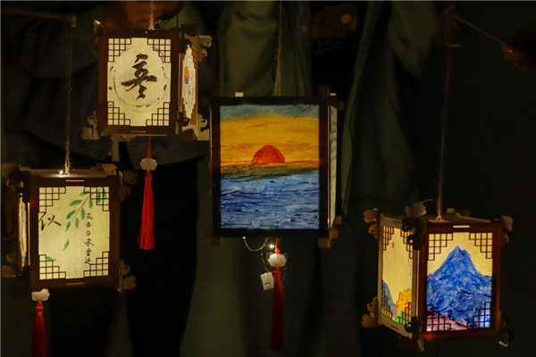 “手”份立冬祝福展現中國浪漫 武漢商學院開展手作活動_fororder_圖片4