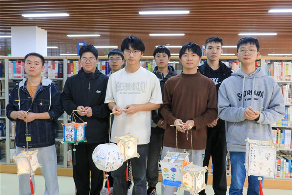 “手”份立冬祝福展現中國浪漫 武漢商學院開展手作活動_fororder_圖片5