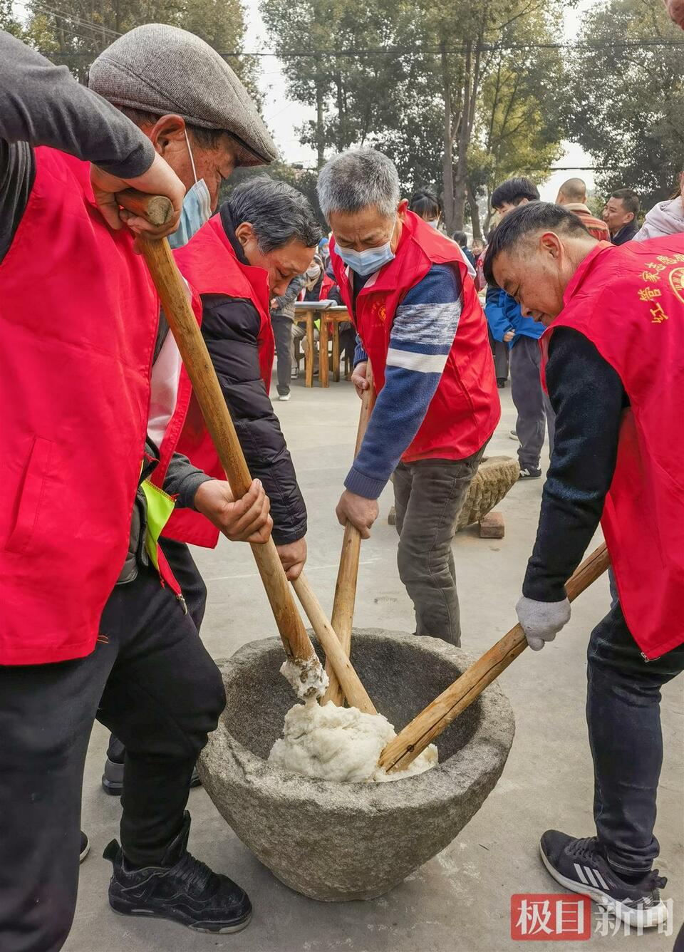 打糍粑、搓麻花、寫春聯……湖北江陵系列傳統民俗活動迎新春