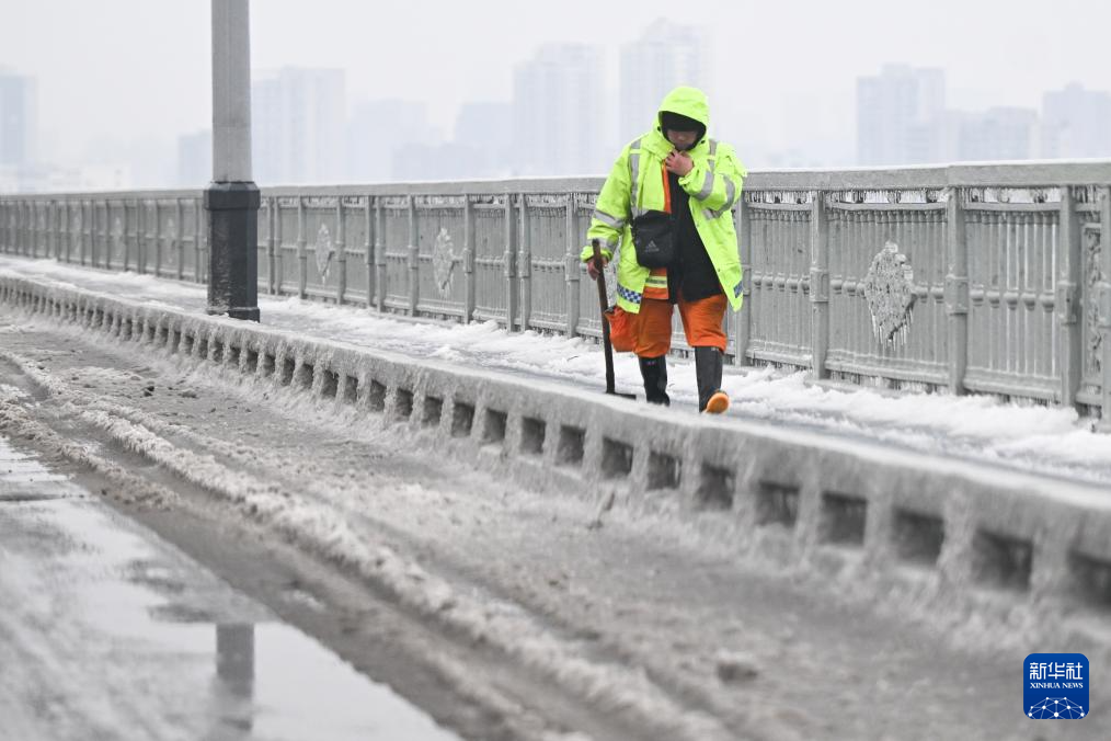 湖北：雨雪中的溫暖守護