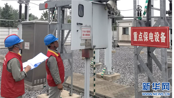 國網荊州變電檢修分公司：巡視60座變電站“鄂電紅馬甲”護航高考_fororder_20240608008746c9d2bb46849b30da65e5d08bea_2024060821ca2c80d164481f9b09fd7d16b9e70a