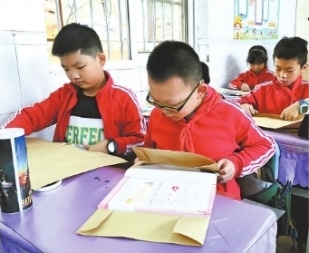 武漢市崇仁第二小學教學生一門“老手藝”