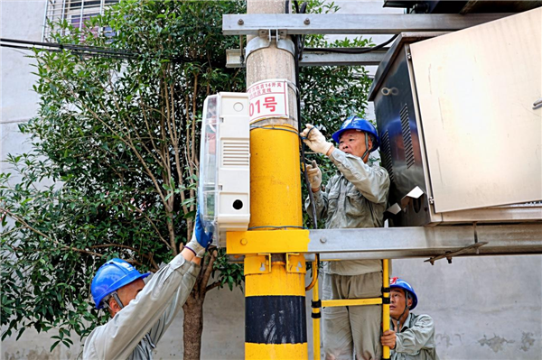 國網鄂州供電公司：頂著酷暑 鋪就一條“康樁”大道_fororder_圖片10