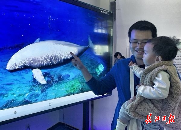 “愛繪江豚守護長江”全國青少年畫展在黃石開幕