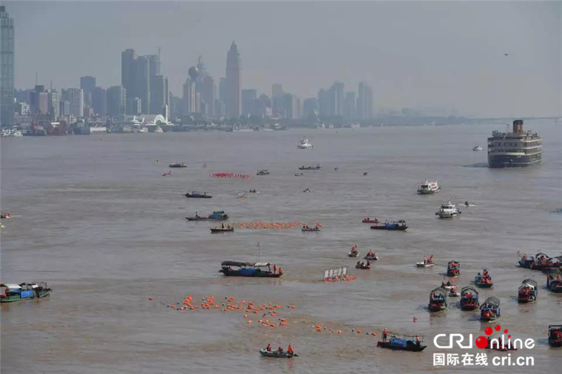 湖北武漢：萬里長江橫渡 極目楚天舒