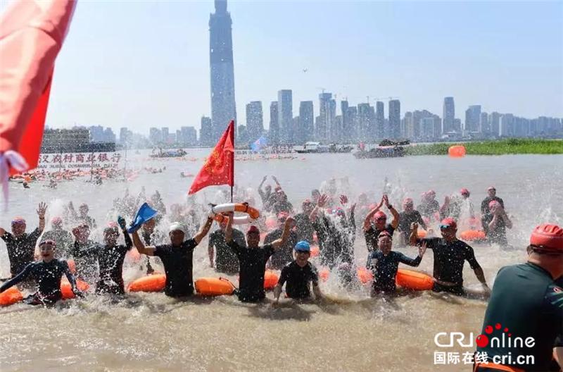湖北武漢：萬里長江橫渡 極目楚天舒