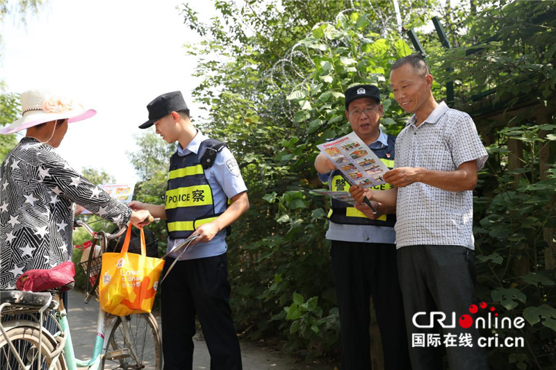 高溫“烤驗”下的武漢高鐵民警（組圖）