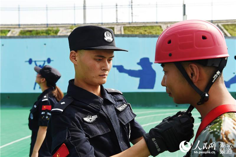 不懼高溫練兵忙